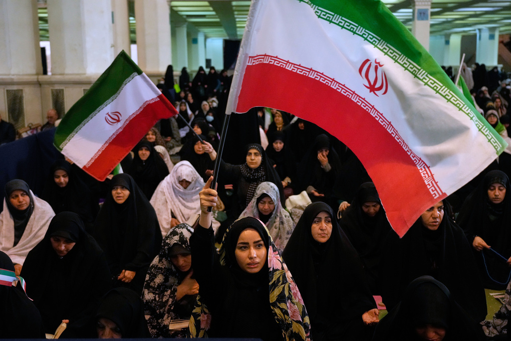 Live: «Η ικανότητα του Ιράν να απειλεί τα Στενά του Ορμούζ έχει υποτιμηθεί» παραδέχονται οι ΗΠΑ