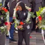 «Μας έλειψε πολύ η χώρα μας»: Με στεφάνια στον λαιμό επέστρεψαν στο Ιράν οι ποδοσφαιρίστριες που ζήτησαν άσυλο
