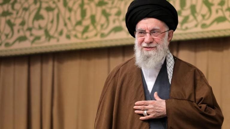 Το Ιράν επιβεβαίωσε το θάνατο Χαμενεΐ, απειλές για σκληρά αντίποινα σε Ισραήλ, ΗΠΑ