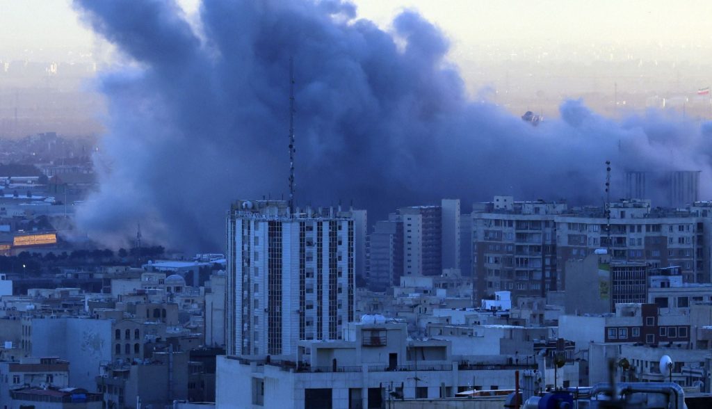 Τεχεράνη: Σφυροκόπημα του Ισραήλ με 250 βόμβες
