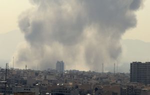 Ιρανικά ΜΜΕ: Σκοτώθηκαν η κόρη, ο γαμπρός και ο εγγονός του Χαμενεΐ