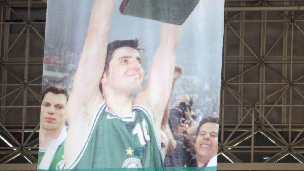 Κατέβηκε το λάβαρο με τον Μποντιρόγκα από το «Telekom Center Athens» ως ένδειξη διαμαρτυρίας του Παναθηναϊκού για τη διαιτησία στην Euroleague