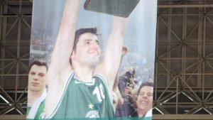 Κατέβηκε το λάβαρο με τον Μποντιρόγκα από το «Telekom Center Athens» ως ένδειξη διαμαρτυρίας του Παναθηναϊκού για τη διαιτησία στην Euroleague