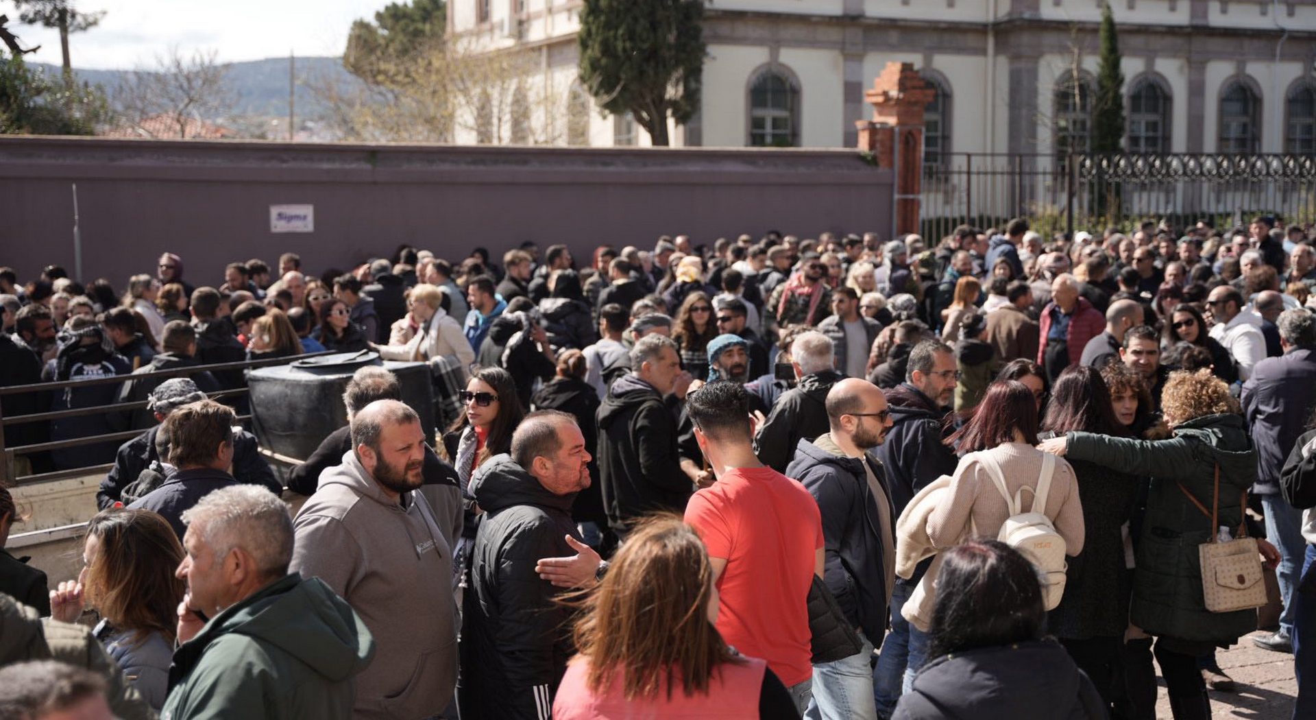 Οι κτηνοτρόφοι της Λέσβου πήραν αυτό που ήθελαν: Ανοίγουν τα τυροκομία, έρχονται αποζημιώσεις (Βίντεο) • Έλληνας Αγρότης