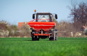 Απειλεί τις εαρινές σπορές η εκτόξευση στις τιμές λιπασμάτων και πετρελαίου