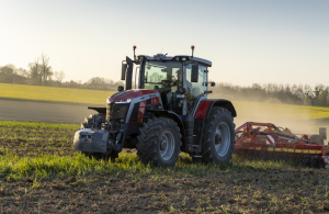Αποδοτικότερη χρήση καυσίμων και με τη βούλα για τα νέα τρακτέρ MF 8S Xtra