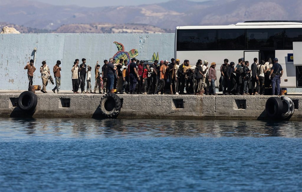 Έναρξη συνεργασίας Ελλάδας-ΗΠΑ για την εντατικοποίηση επιστροφών παράνομων μεταναστών