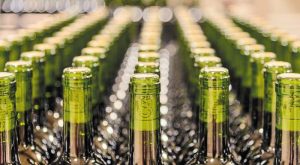 keosoe-o-polemos-sto-iran-ektoxevei-ta-logistics-tou-krasiou-se-steria-kai-thalassa-310672