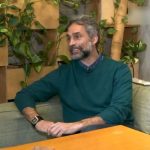 Βαγγέλης Παπαδάκης: Περπατάω στον δρόμο και ξαφνικά μου λένε «εσείς είστε αυτός ο κακιασμένος;»