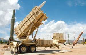 Συστοιχία πυραύλων Patriot μεταφέρεται στην Κάρπαθο –Απέπλευσαν οι ελληνικές φρεγάτες «Κίμων» και «Ψαρά» για την Κύπρο