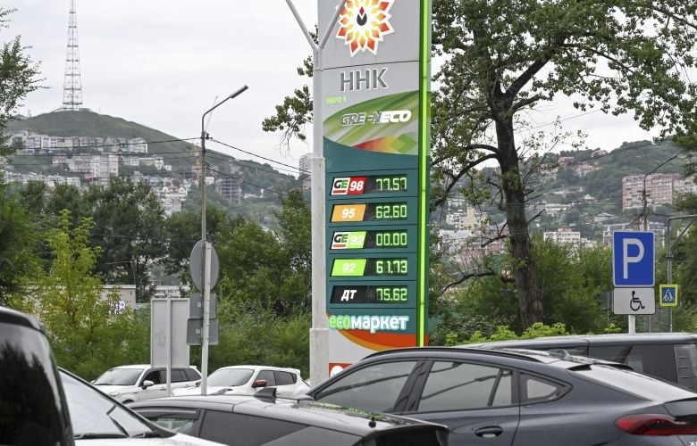 Η Ρωσία θα απαγορεύσει τις εξαγωγές βενζίνης από την 1η Απριλίου για να συγκρατήσει τις τιμές