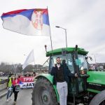 Κλιμακώνουν τις κινητοποιήσεις τους οι Σέρβοι αγρότες
