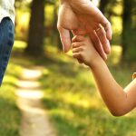 Βρέθηκε κοριτσάκι 4 ετών να περιφέρεται μόνο του στο Μαρούσι – Συνελήφθη η μητέρα του