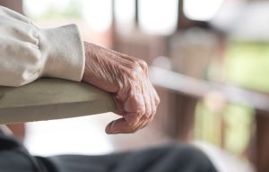 Υπό κράτηση παραμένει η 77χρονη μετά το θάνατο του 82χρονου συζύγου της στα Κουφάλια Θεσσαλονίκης