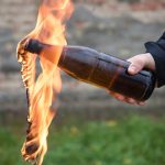 Άγνωστοι έριξαν επτά αυτοσχέδιες βόμβες μολότοφ σε προαύλιο σχολείου στη Θεσσαλονίκη