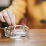 Από τις ελάχιστες χώρες η Ελλάδα όπου αυξάνεται το κάπνισμα και το άτμισμα στους εφήβους