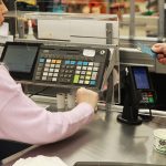 Οι πρώτες αντιδράσεις της αγοράς για το πλαφόν στο περιθώριο κέρδους σε καύσιμα και βασικά αγαθά