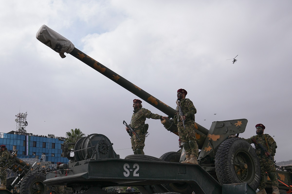 Η Συρία έστειλε στρατεύματα και τεθωρακισμένα για να ενισχύσουν τα σύνορα με τον Λίβανο εν μέσω κλιμάκωσης