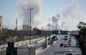 Δύο μεγάλες ιρανικές χαλυβουργίες στόχος σφοδρών βομβαρδισμών