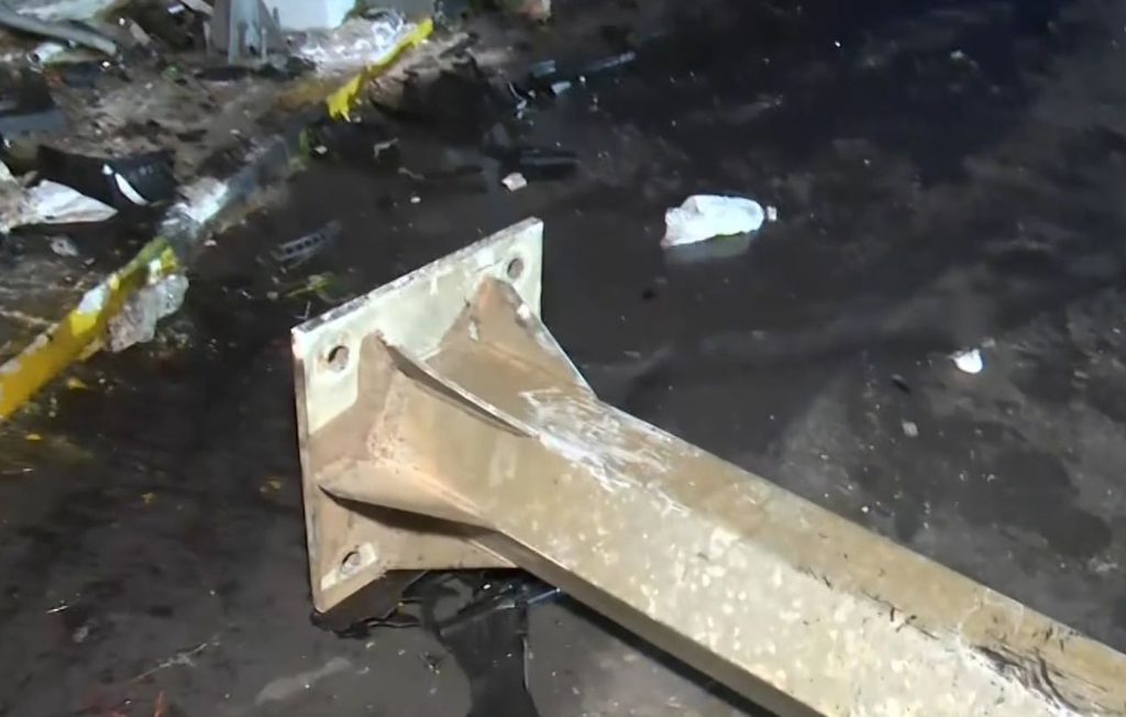 Σοβαρό τροχαίο στη Θεσσαλονίκη –  Αυτοκίνητο προσέκρουσε σε κολώνα, διασωληνώθηκε ο 20χρονος οδηγός