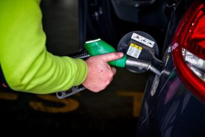 Σε τροχιά κινητοποιήσεων οι βενζινοπώλες για το «μη βιώσιμο» πλαφόν στα καύσιμα - Συνάντηση με Θεοδωρικάκο