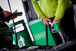 Fuel Pass: Υπέρ της επιδότησης καυσίμων τάχθηκε η επιτροπή Οικονομικών της Βουλής - ertnews.gr