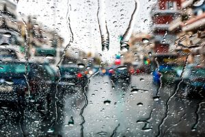 Σποραδικές καταιγίδες σε όλη τη χώρα και περαιτέρω πτώση  της θερμοκρασίας