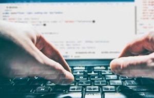 Η Ευρωπαϊκή Επιτροπή βλέπει ενδείξεις αφαίρεσης δεδομένων από την κυβερνοεπίθεση στο Europa.eu