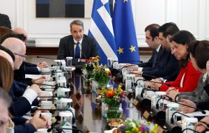 Η νέα αύξηση του κατώτατου μισθού στο Υπουργικό Συμβούλιο –  Το ιστορικό των αυξήσεων και το πλέγμα μέτρων για την ενίσχυση του εισοδήματος