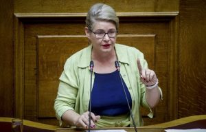 Χρυσή Αυγή: Στη φυλακή οδηγείται για πρώτη φορά η σύζυγος του Μιχαλολιάκου, Ελένη Ζαρούλια