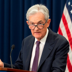 Αμετάβλητα τα επιτόκια Fed στην τελευταία πράξη της προεδρίας Πάουελ