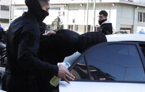 Τροχαίο στη Λιοσίων: Ποινική δίωξη σε βαθμό κακουργήματος στον 16χρονο οδηγό της μηχανής που παρέσυρε ανήλικη και την εγκατέλειψε