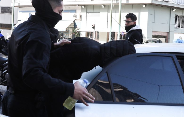 Τροχαίο στη Λιοσίων: Ποινική δίωξη σε βαθμό κακουργήματος στον 16χρονο οδηγό της μηχανής που παρέσυρε ανήλικη και την εγκατέλειψε