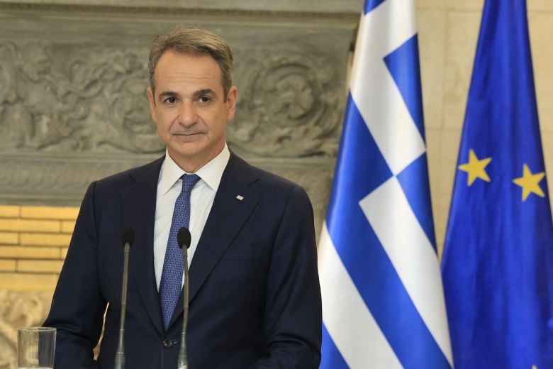 Πιο ισχυρή η ελληνογαλλική συνεργασία: Μακρόν: «Οικοδομούμε μία δυνατή σχέση» – Μητσοτάκης: «Η αλληλεγγύη μας δοκιμάστηκε στην πράξη»