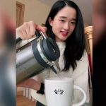 «Becoming Chinese»: Η viral τάση στο TikTok που ξεκίνησε από ένα ποτήρι ζεστό νερό