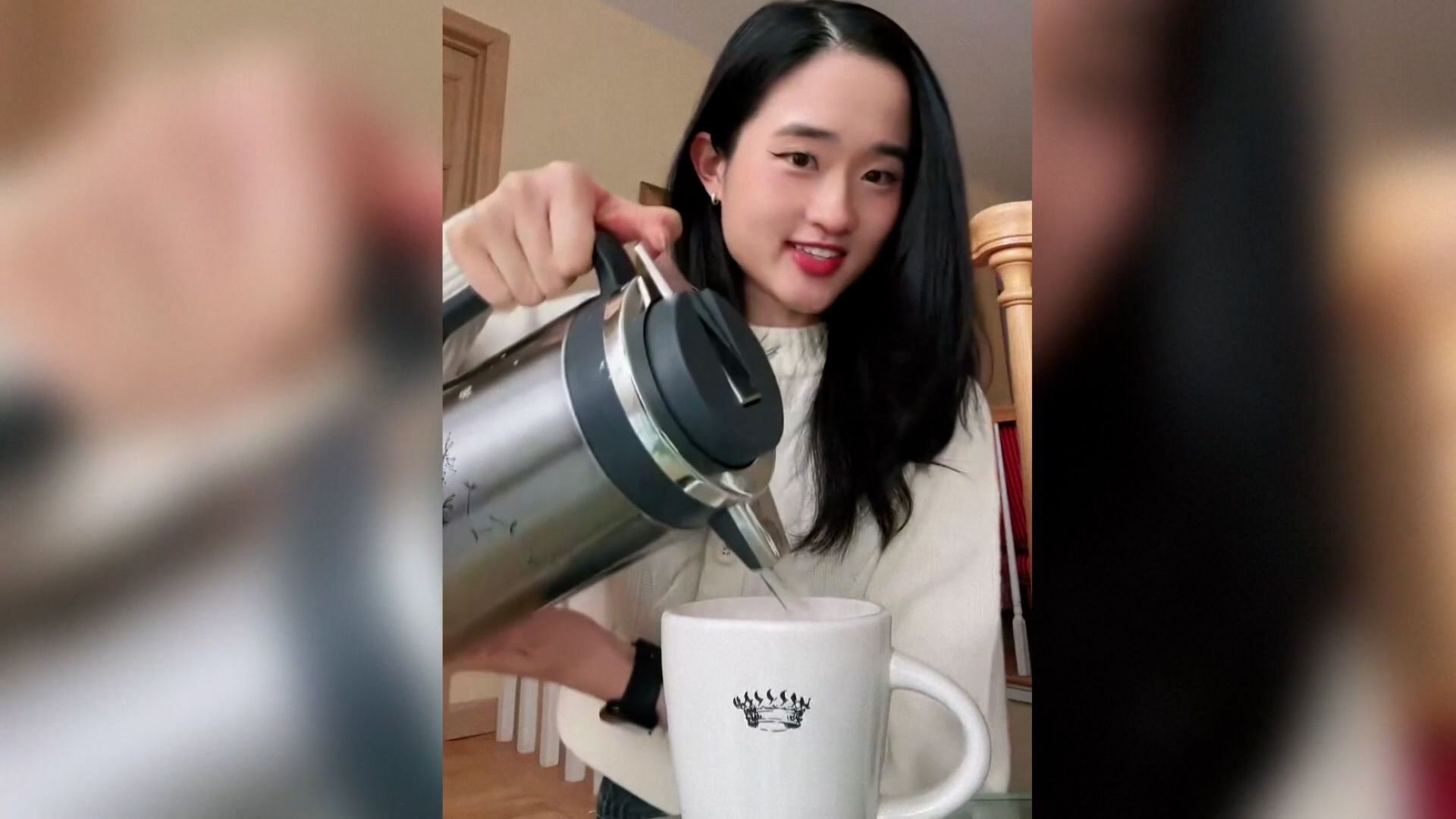 «Becoming Chinese»: Η viral τάση στο TikTok που ξεκίνησε από ένα ποτήρι ζεστό νερό