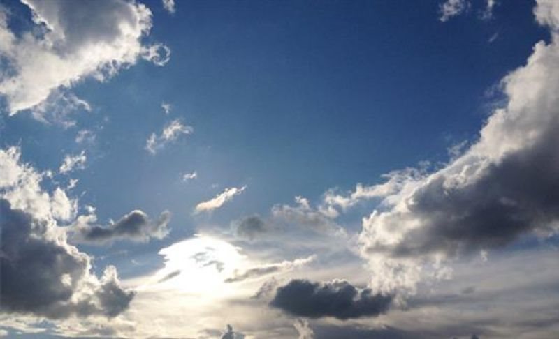 Νεφώσεις, τοπικές βροχές με αμετάβλητη θερμοκρασία