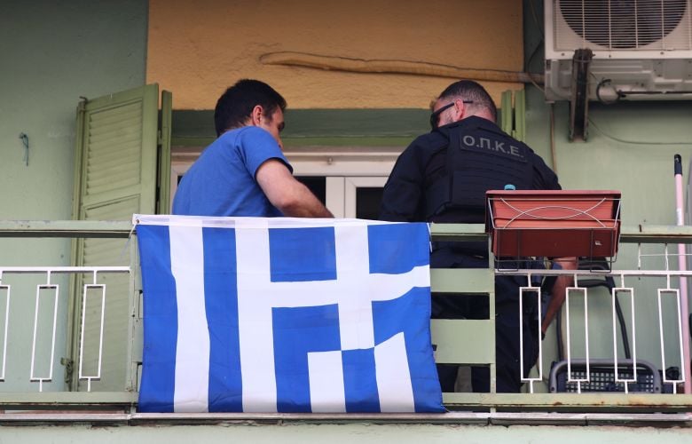 Στο Ψυχιατρικό Νοσοκομείο Θεσσαλονίκης ο 20χρονος που πετούσε αντικείμενα από το μπαλκόνι του