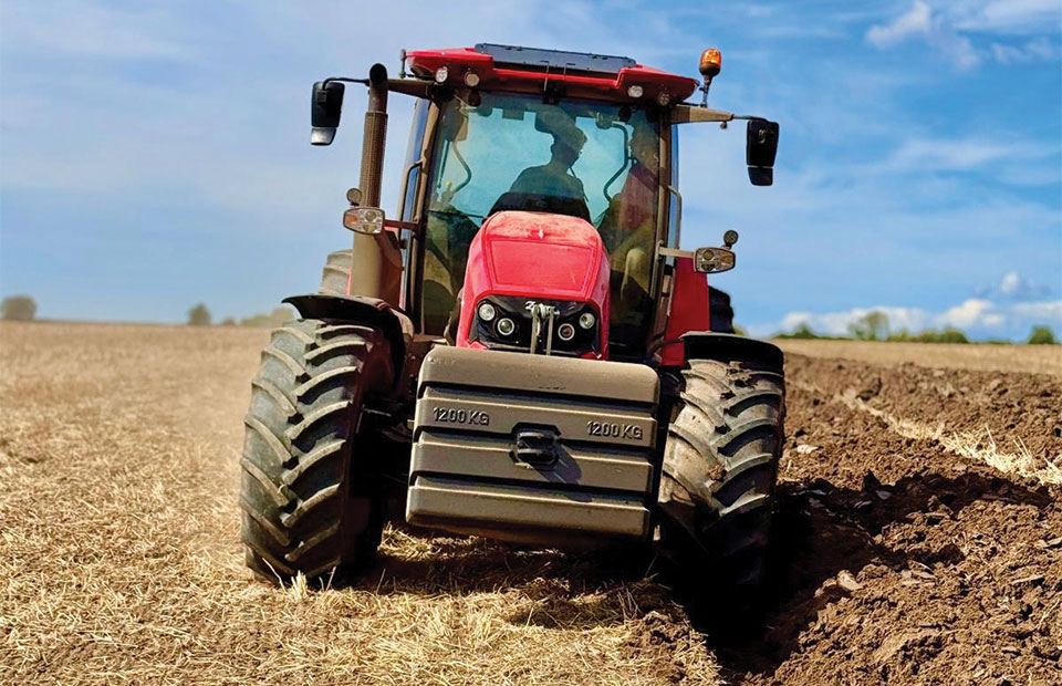 Έκανε πρεμιέρα στην Ελλάδα η σειρά τρακτέρ ναυαρχίδα με ισχύ ως 171 ίππους της Zetor - Profi