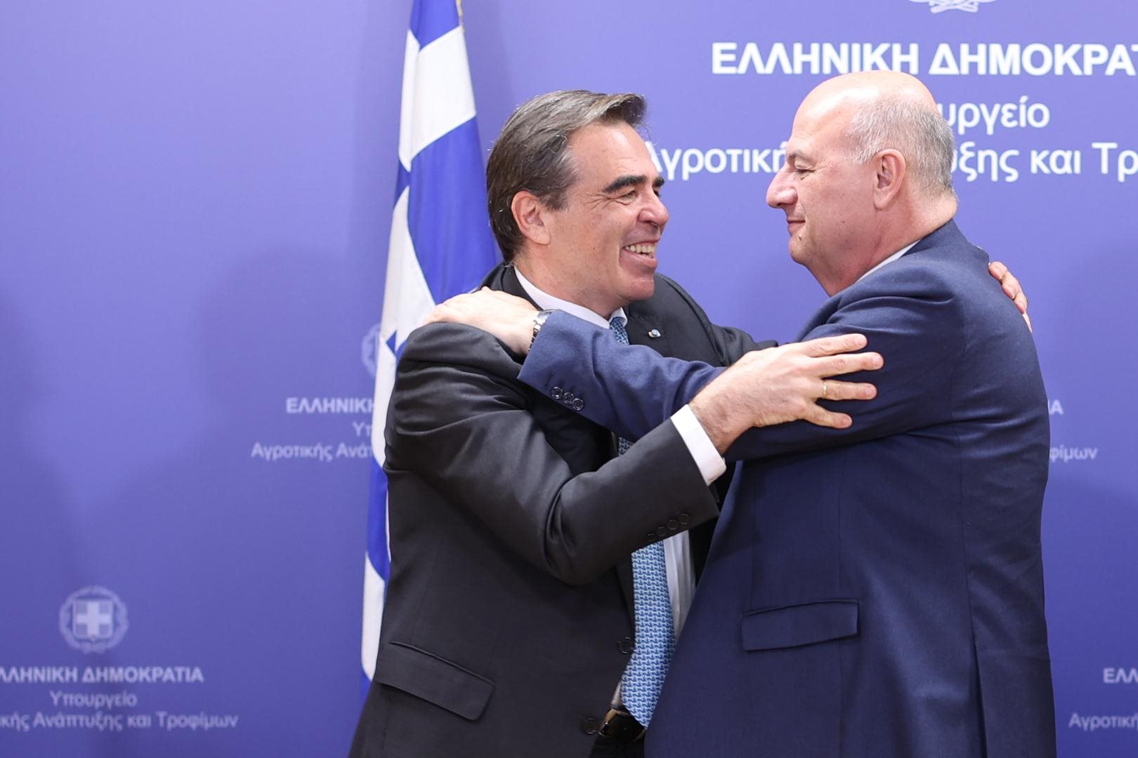 Η παραίτηση υπουργού για 190 ευρώ και 7 ερωτήματα που χρειάζονται απαντήσεις