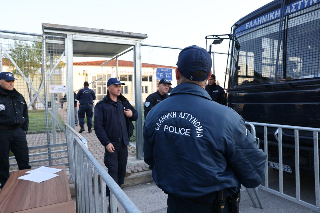 Δίκη για τα Τέμπη: Αυξημένα μέτρα ασφαλείας – Προσφυγή συγγενών στον Άρειο Πάγο για τη δήλωση αποχής της προέδρου της έδρας