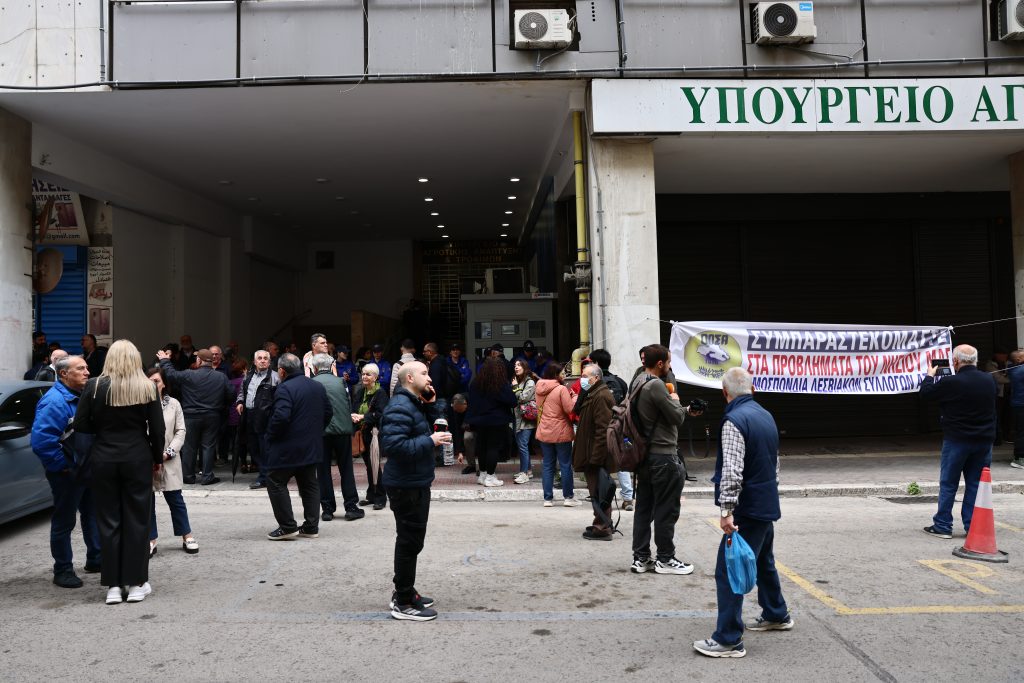 Συνάντηση του Μαργαρίτη Σχοινά με τους κτηνοτρόφους της Μυτιλήνης