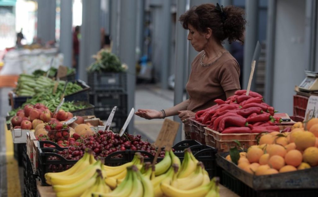 Πώς η κρίση στη Μέση Ανατολή επηρεάζει την καθημερινότητα στην Ελλάδα – Ακρίβεια, ενέργεια και τρόφιμα στο επίκεντρο