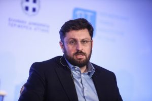 Ζαχαριάδης: Ο Μακάριος Λαζαρίδης, μέσα στην απελπισία του, έχει το θράσος να κατηγορεί τους αριστερούς ως τεμπέληδες