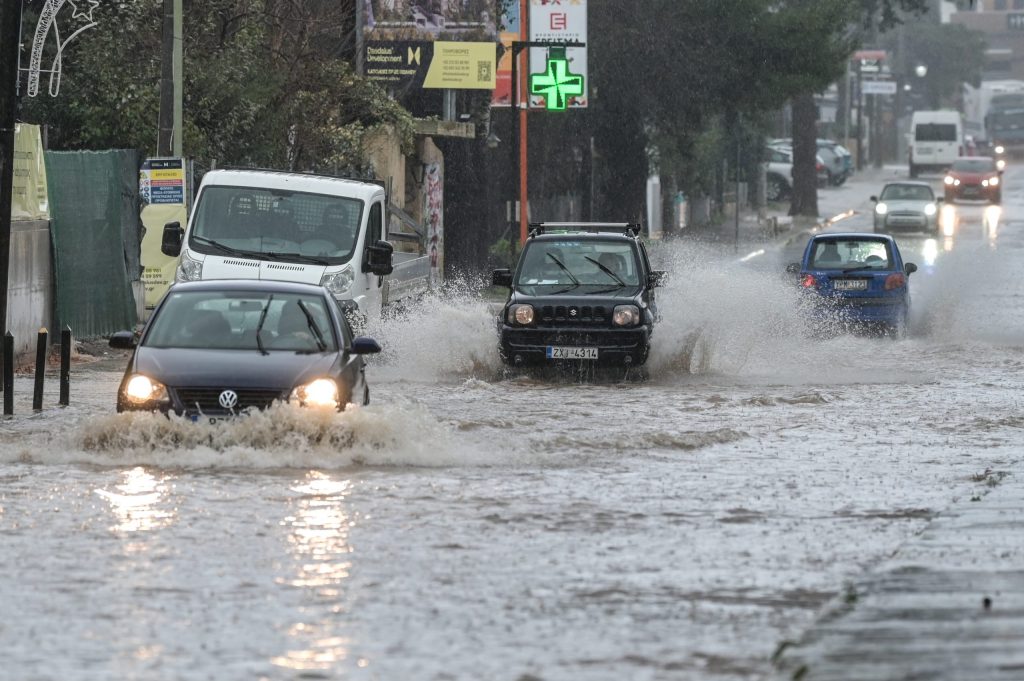 Στη δίνη της κακοκαιρίας Erminio για ένα 48ωρο η χώρα