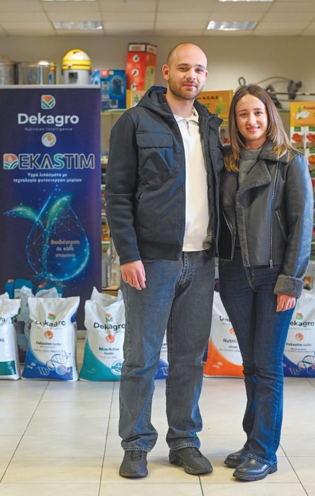 Ένας φοιτητής και μια αρχαιολόγος κοντά στους αγρότες • Έλληνας Αγρότης