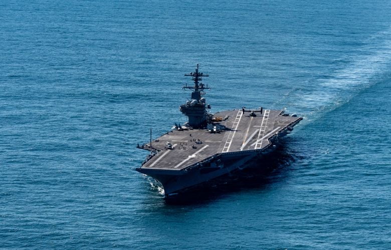 To αμερικανικό αεροπλανοφόρο George Bush καταφθάνει στην Μέση Ανατολή – Τραμπ: «Εμείς έχουμε χρόνο, το Ιράν δεν έχει»