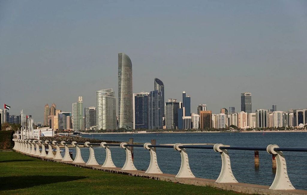 ΗΑΕ: Ένας τραυματίας από την πτώση συντριμμιών drone στο Αμπού Ντάμπι – «Περιστατικό» με drone στη Φουτζάιρα