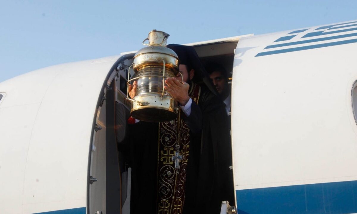 Άγιο Φως: Οι πτήσεις για τη μεταφορά του σε όλη την Ελλάδα - ertnews.gr