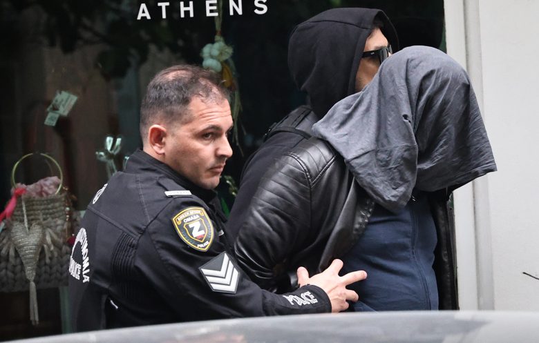 Θρίλερ στο κέντρο της Αθήνας: Θανάσιμη πτώση γυναίκας από τον 4ο όροφο πολυκατοικίας – Εξετάζεται ένας Ιταλός τουρίστας 45 ετών